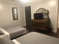 CLOSE TO ARK, SPARKLING CLEAN, BIG FAMILIES, CABLE, KING BED, BACK YARD - 4-Star