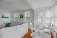 Beautiful downtown retreat, walk everywhere! - Kitchen