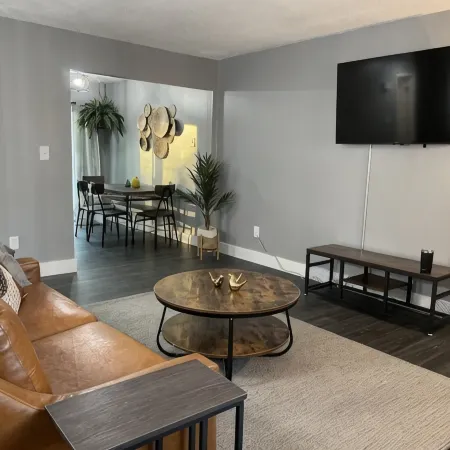 Lovely 3 Bedroom, Close to Everything!!