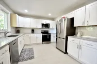 5-Bdrm-Remodeled-Modern-New-Appliances-Furniture - Wifi
