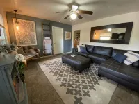 Moonlight Cottage is located on Main. Just a minutes walk to anywhere in Lava - 3-Star