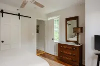 Shurs Lane Cottage, EV Charging, Free Parking, in the heart of Manayunk - Country Houses