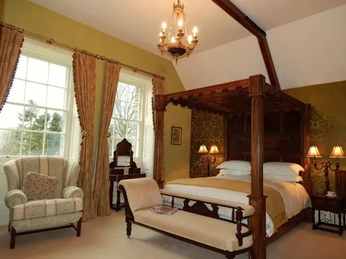 Westgate Manor - Homestays