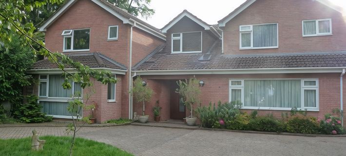 Cameron House Hotels in Salisbury