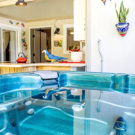 Rivendell Oasis-Peaceful garden setting with private hot tub close to waterfalls