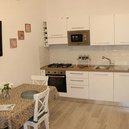 Ostia-apartment 50 mt from the beach, near historic center-sea view