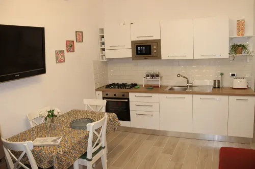 Ostia-apartment 50 mt from the beach, near historic center-sea view