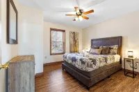 Sleeps 20, Lake Harmony -Hot Tub, Fire Pit, Games - Views -Super Spacious - 4-Star