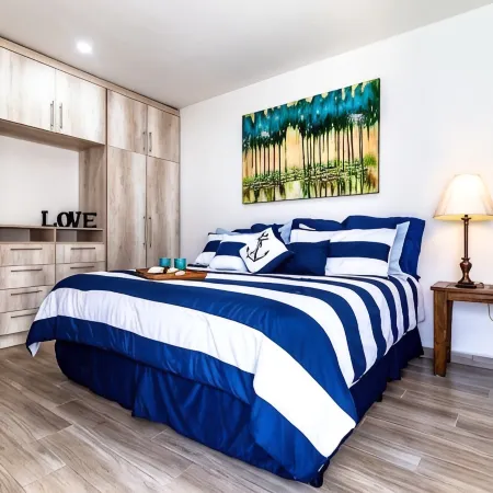 Exclusive San Marino Villa: Modern, Accessible, A/C & Hot Tub