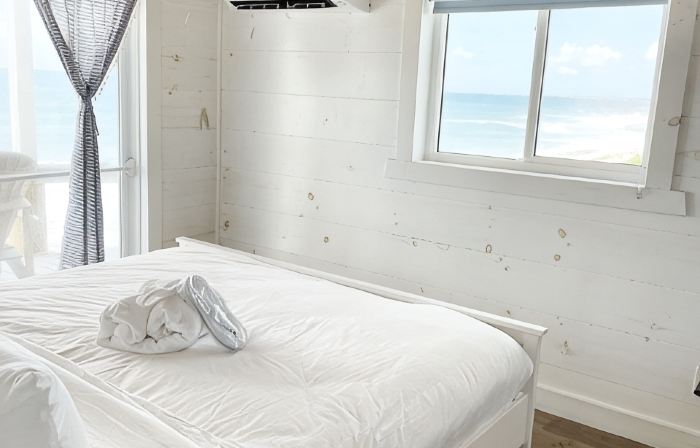 Quaint Cottage On The Beach in the South End