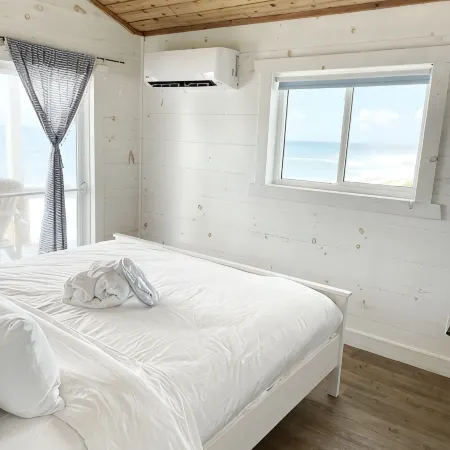Quaint Cottage On The Beach in the South End