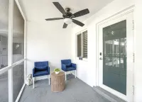 Modern Coastal 2Br on Intracoastal • Walk to Beach - Condos