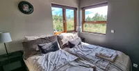New Luxury Riverfront Scenic View - С бассейном