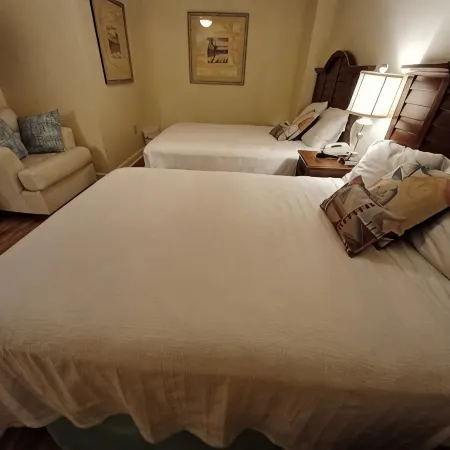 Small Family Getaway-Couples Retreat-Book Now! Strong WIFI - Super Clean