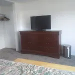 Stylish 2bd lower level  apt in newer constructed south hill home - Bungalows