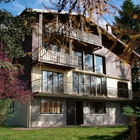 New apartment, superb lake and mountain views.