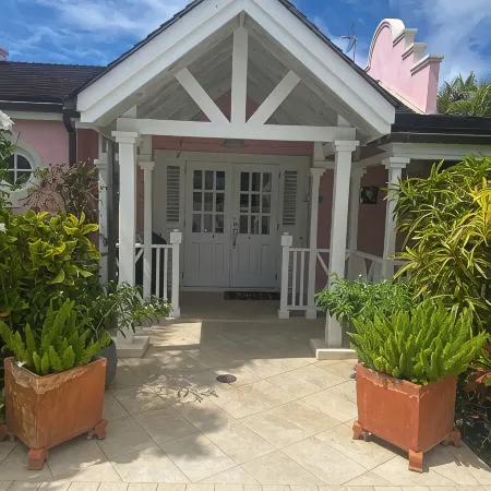 5 Porters Court, Luxury 2 Bed Villa, 5 Mins Walk to Beach, Including Beach Club