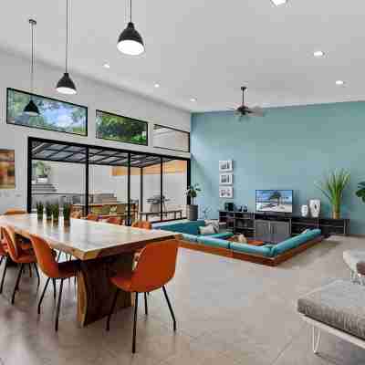 Charming 4-bedroom house with Private pool, Walking distance to the beach. Others