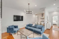 The Philip's Suite, newly renovated 3 Bed/3 EnSuite Bath, 1 Block to King - Condos