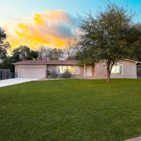 Pickleball & Heated Pool & Game Room & Mini Golf