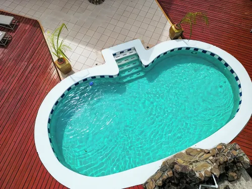 Spacious private villa apartment with pool & 5 min walk to the beach - Vila