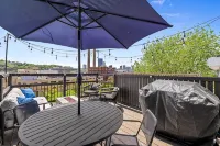 Modern 3Br, 2BA Home: 2 King Beds, Off Street Parking; Near Downtown Pittsburgh - บังกะโล