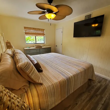 30 Seconds to Beach Path! Tiki Bar with Outdoor TV! Bikes, Kayaks, Sups & More!