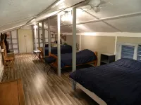 Rustic Lodge with private cabins / 6 person hot tub and camp fire - 3-stjärniga