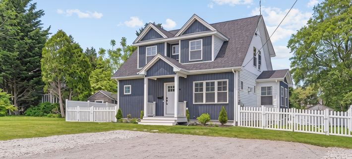 Ideally located, game room, finished basement, fenced yard, lawn games, coffee Hotels in Middletown