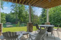 Lake Keowee Luxury. Quiet Cove. Putting Green. Near Clemson. Sleeps 18 - Boutique