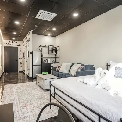 Melwood Suites Unit 104 Studio Отели рядом с достопримечательностью «Район Ист-Либерти»