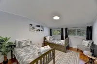 Austin Oasis Near UT and Downtown - Private Pools