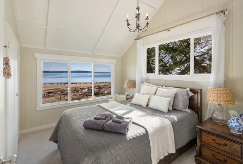 Private Whidbey Island Waterfront Beach Cabin - 샬레 호텔