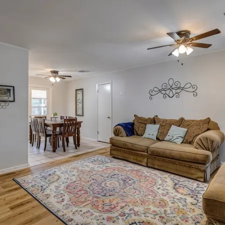 Close to Ulm & Meta, Pet Friendly, Fiber Internet, Carport!