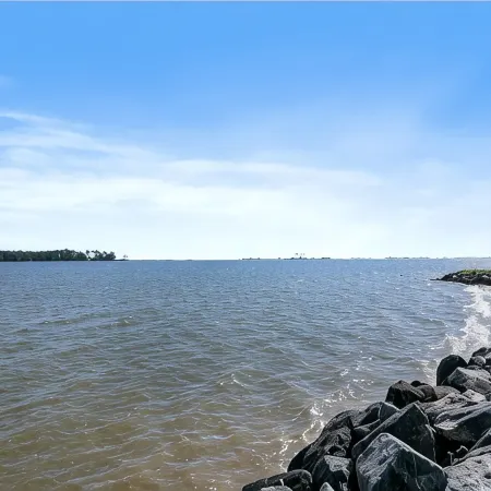 Beach House Getaway, exclusive location on "Chesapeake Bay" with private beach