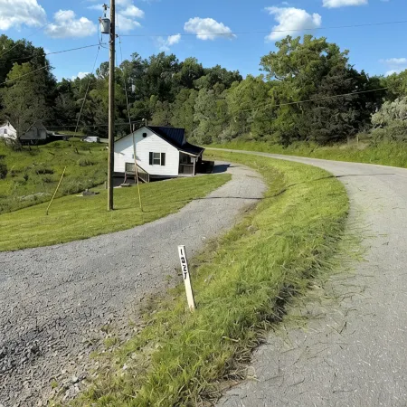 New Cabin built in 2022. 2 minutes away from multiple trailheads! Sleeps 8