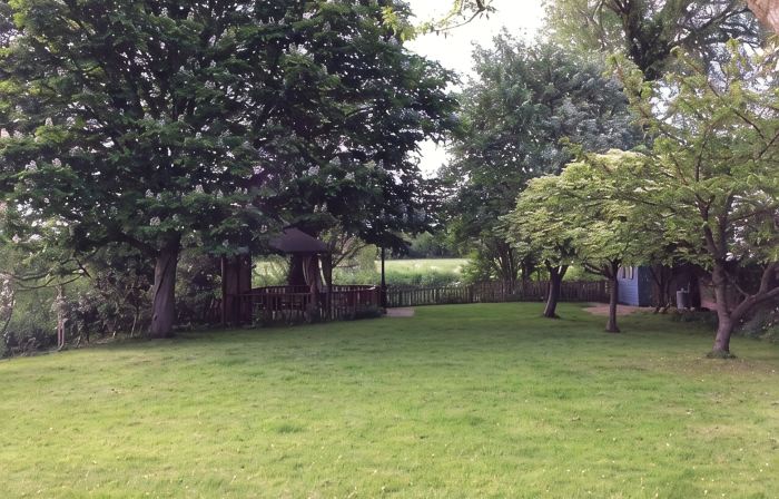 Heron View Riverside Retreat in Peaceful Rural Hamlet near Roman Town, Alcester