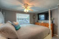 3 bedroom Farmhouse on the River - 4-Star