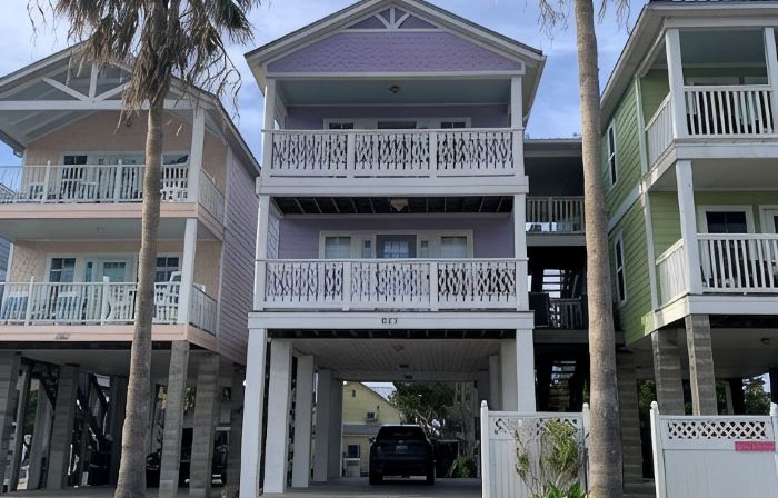 Island Oasis - NON SMOKING Top Floor Apartment located downtown with Gulf Views!