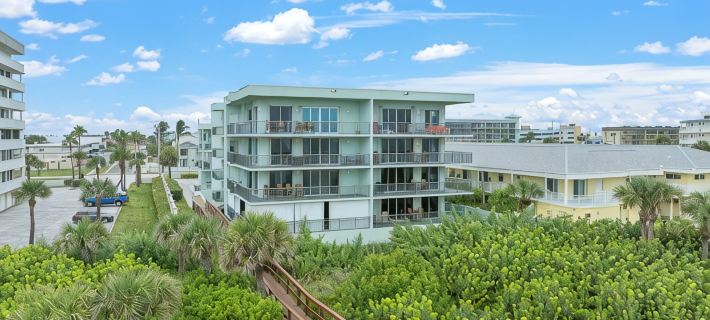 Modern Penthouse with Direct Ocean Front Views! Ξενοδοχεία στην πόλη Cocoa Beach