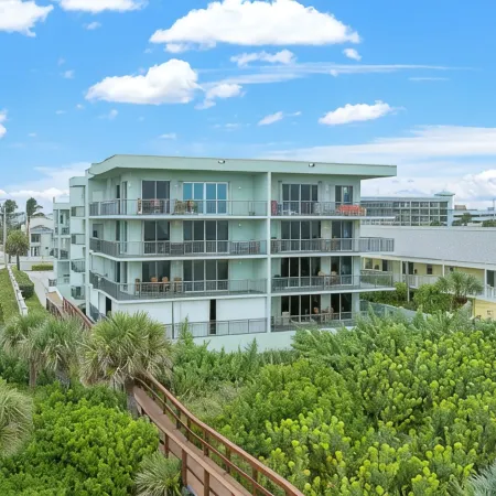 Modern Penthouse with Direct Ocean Front Views!