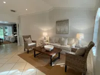 Island Paradise! Beautiful Elegant Tropical Home with Private Heated Pool! - Uima-altaat