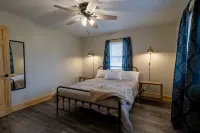 Quilter's retreat with 3 quilting spaces and 2 full bathrooms! - Wifi