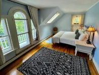 In-town 5 Bedroom Victorian With Heated Pool - 4-Star