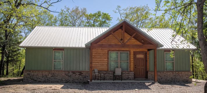 Beautiful Cabin with View of Private Lake, Hot Tub, Fire Pit & Outdoor Swings! Hotels in Sequoyah County