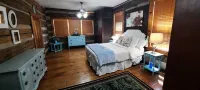 Historic 200 year old 3-bedroom log house with WiFi and AC in charming Winesburg - 3-Star