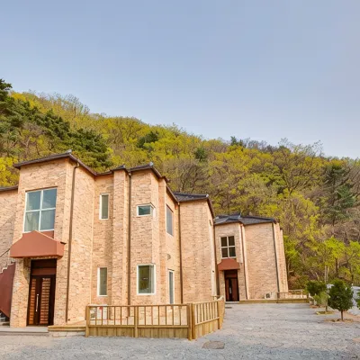 Chungho Cehongho Pension 鄰近小法國村的酒店