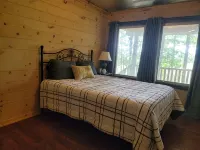 Cozy 3-bedroom Cabin in the Woods - No Cleaning Fee - balneario