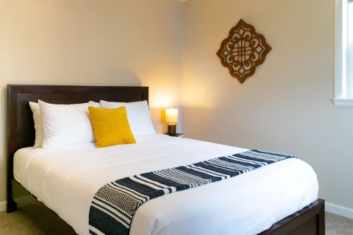 Charming 2 bedroom 2 bathroom home with jetted tub! - 3-Star