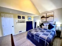 NEWLY RENOVATED Basecamp for Outdoor Adventures w/ BBQ, Shared Hot Tub & Pool - balcony